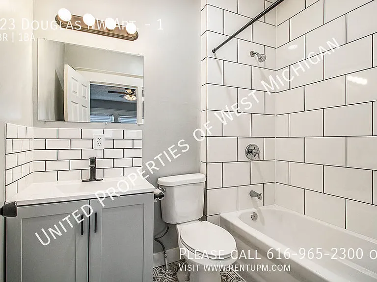 823 Douglas St NW #1 — Photo 10