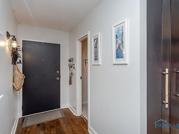 3rd image of 5121 Regency Dr #5121