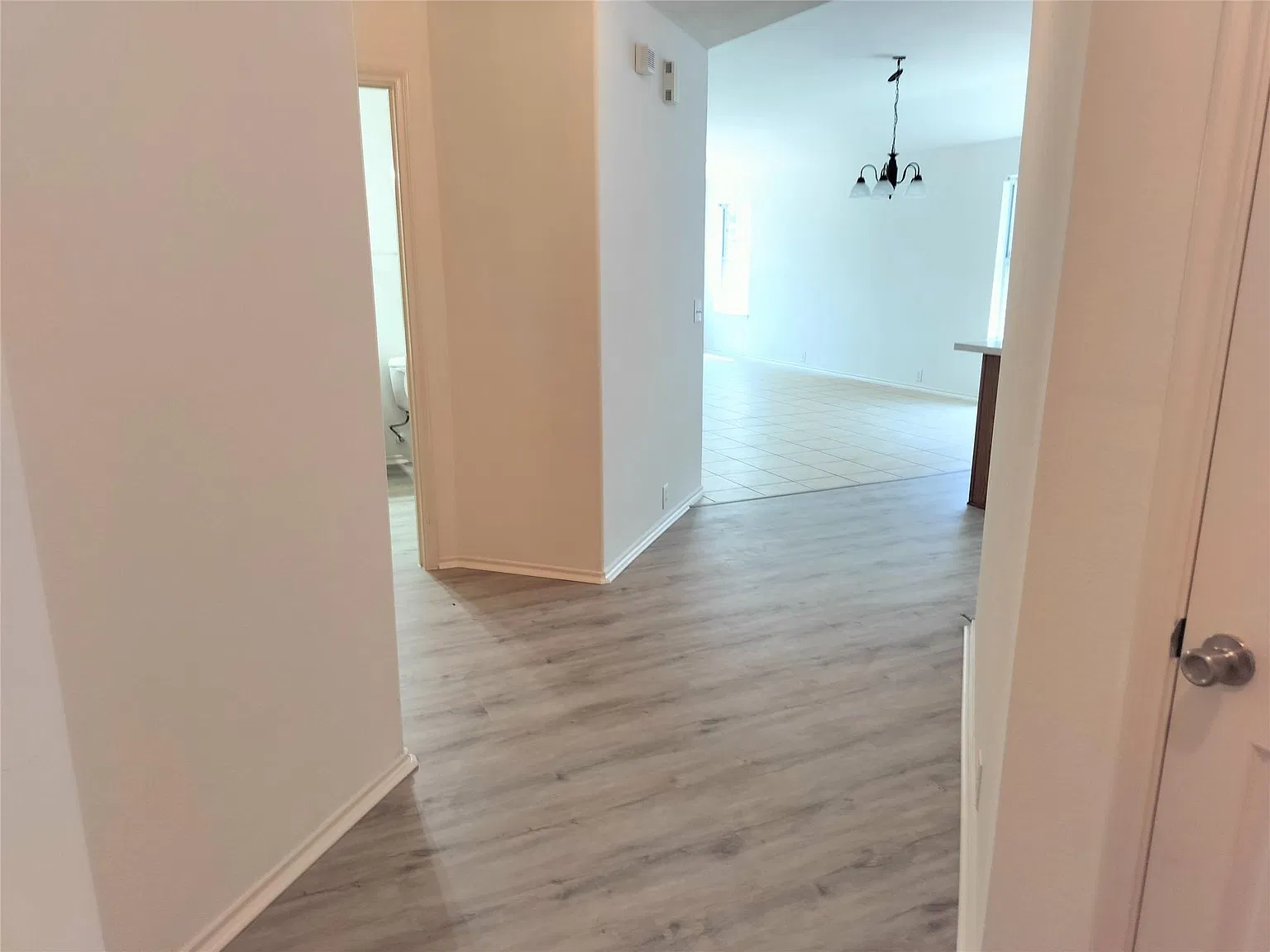 3 bed, 2.0 bath, 1504 sqft, $2,100 — Photo 3