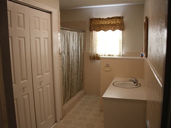 5th image of 235 Avenue D