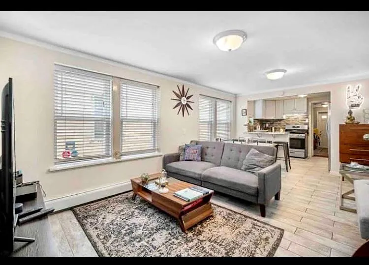 202 N Sacramento Ave #1 — Photo 1