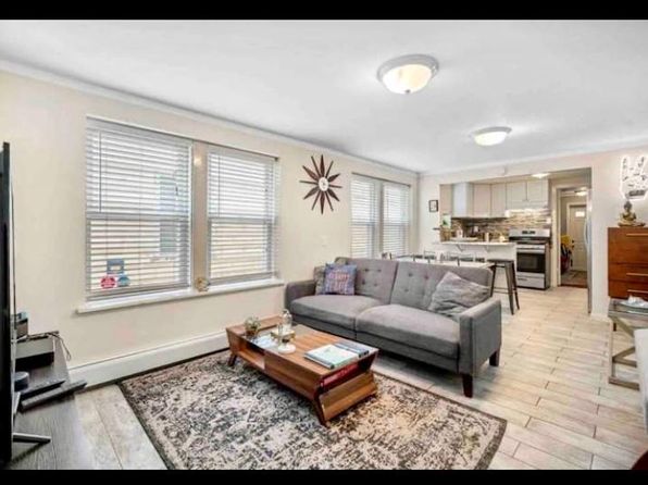 202 N Sacramento Ave #1