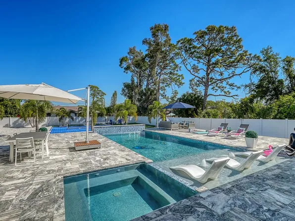 1899 Vamo Way, Sarasota, FL 34231