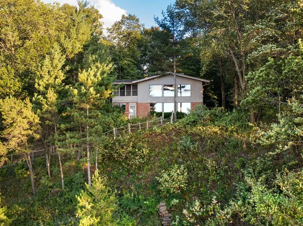 92 West Rd, Dune Acres, IN 46304