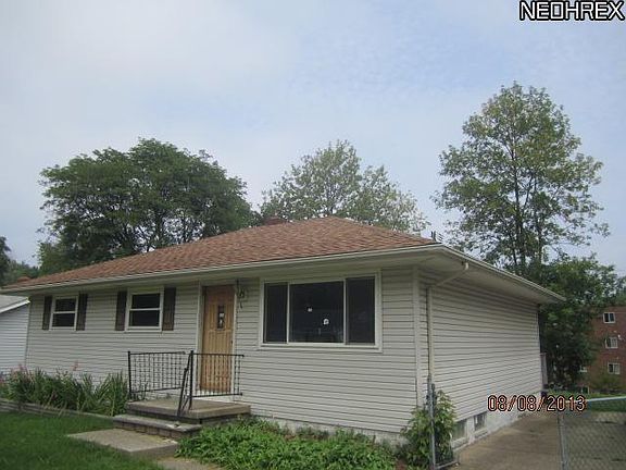 3rd image of 4031 Crest Dr