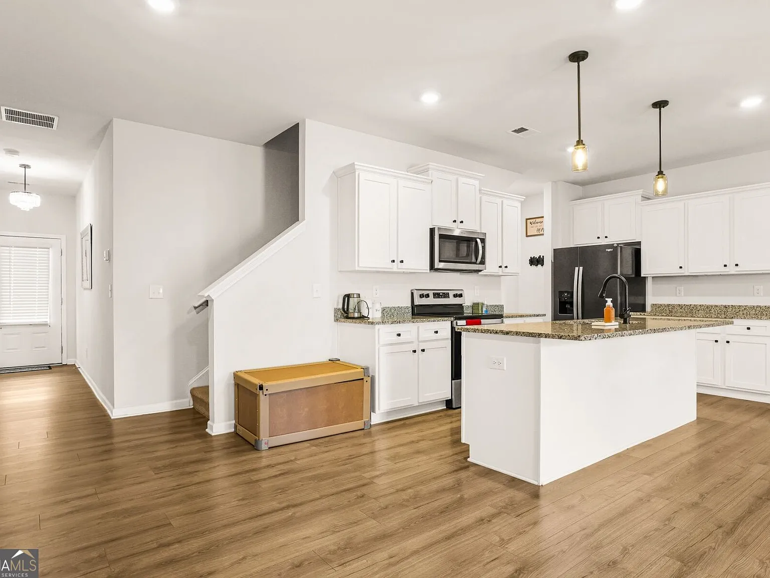 4 bed, 3.0 bath, 1817 sqft, $2,500 — Photo 4