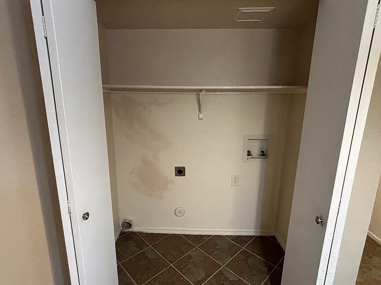 5757 W Eugie Ave — Photo 17
