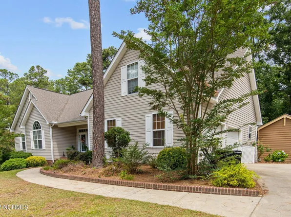 255 W Hedgelawn Way, Southern Pines, NC 28387