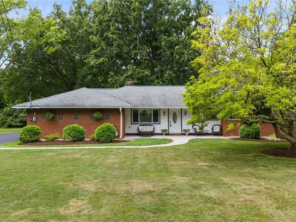 2130 Country Club Dr, Wickliffe, OH 44092