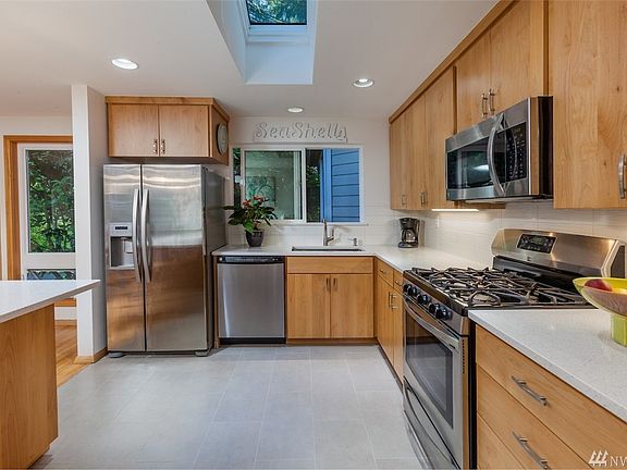 4th image of 16275 SE 31st St