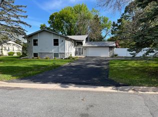 699 Stanwich Ln, Mendota Heights, MN 55118