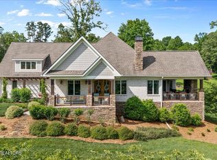 212 Lake Crest Dr, Lenoir City, TN 37772