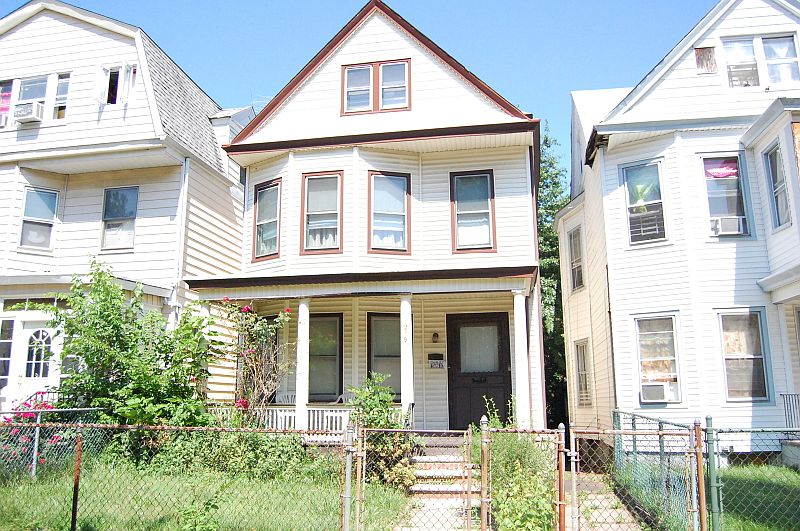 1st image of 219 S Essex Ave