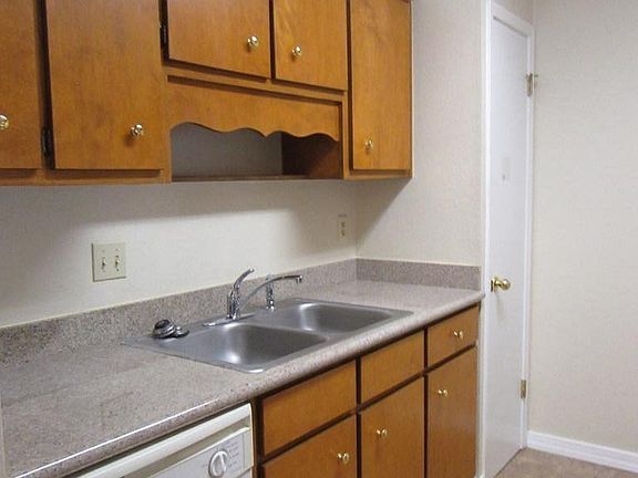 3rd image of 1710 Debby Ave APT A