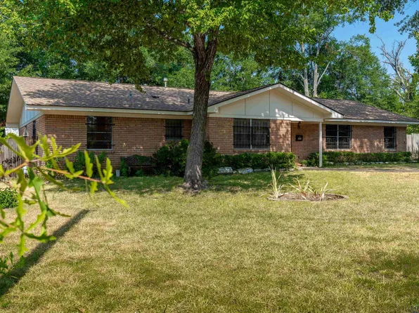 207 Crescent Dr, Longview, TX 75602