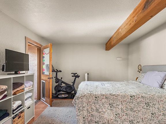 5th image of 112 E Hillside Dr #B