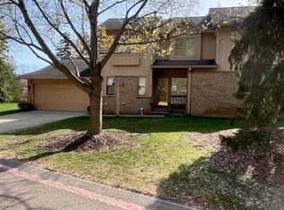 22255 River Ridge Trl, Farmington, MI 48335