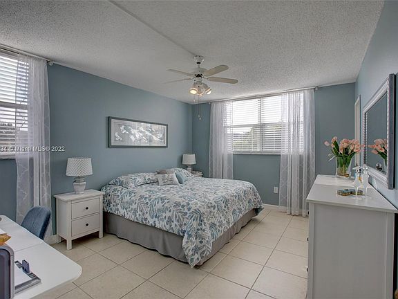 4th image of 2800 Somerset Dr APT 210J