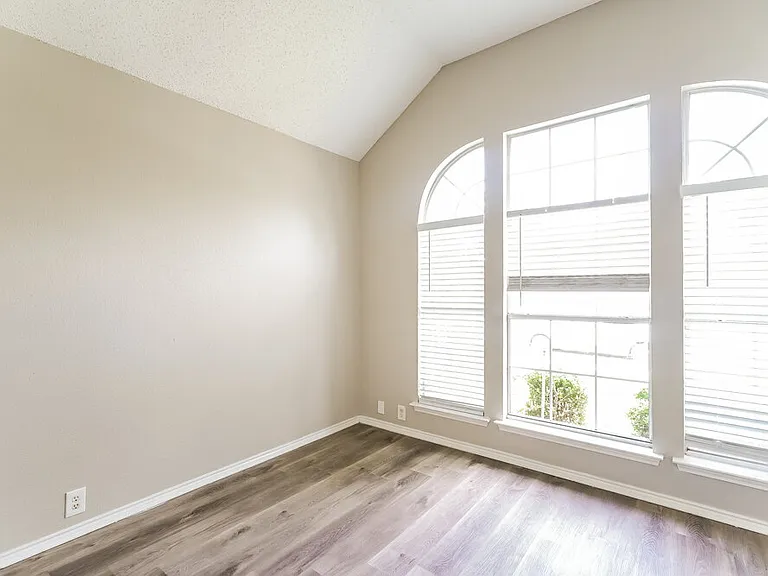 4612 Parkmount Dr — Photo 12
