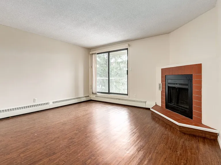 1825 Woodview Dr SW — Photo 24