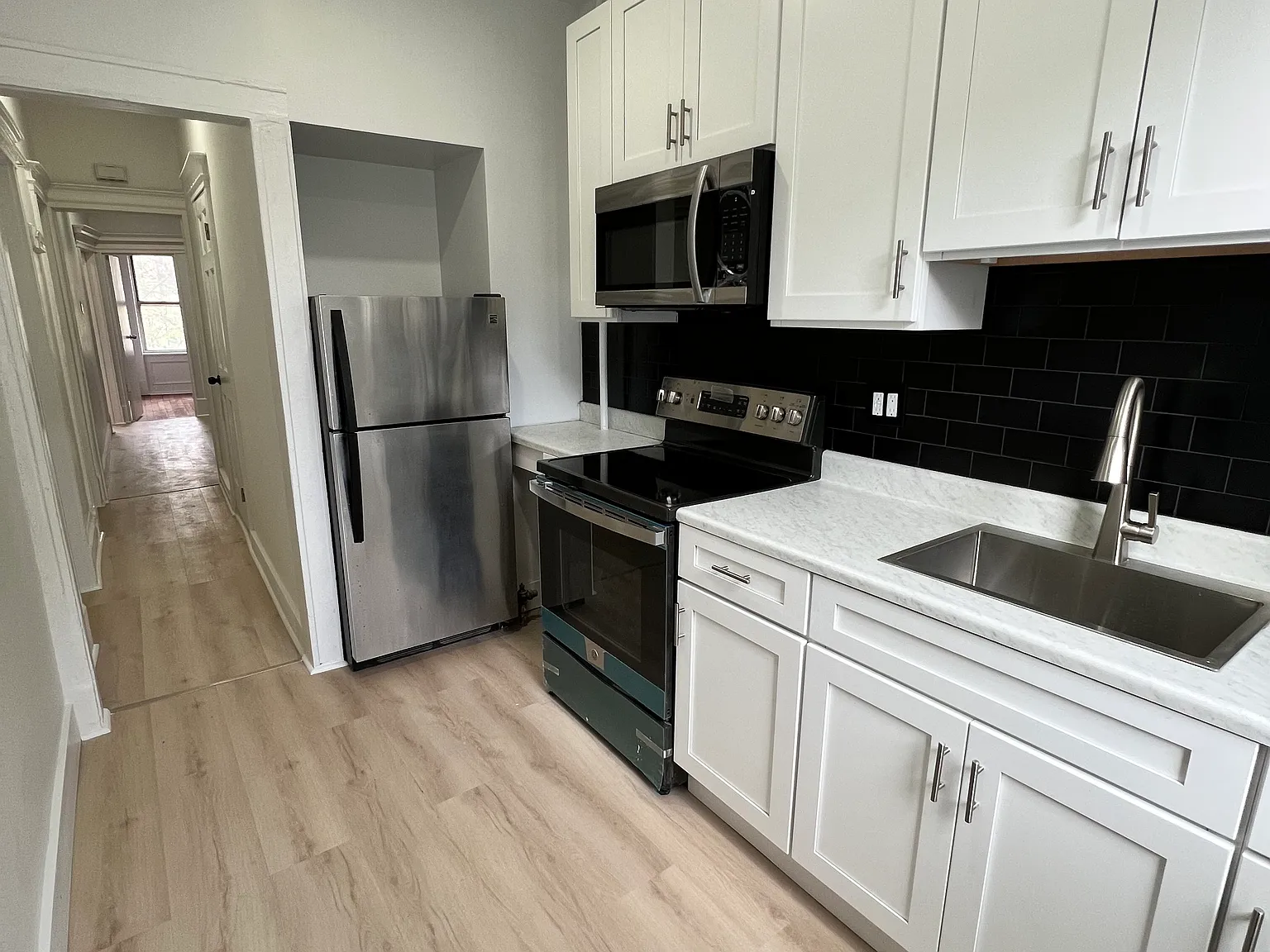 Private Room Shared Kitchen and Bathroom in Renovated Crown Heights Brownstone — Photo 4