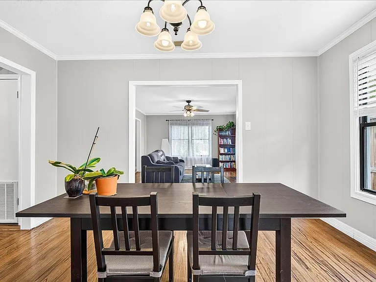 314 Melrose St — Photo 13