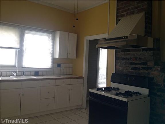 4th image of 1016 S Josephine Boyd St