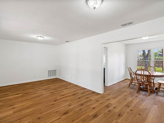 3rd image of 607 E 9th St