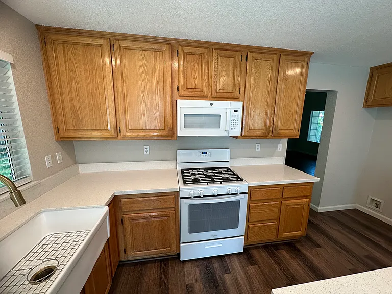 390 Brians Ct — Photo 10