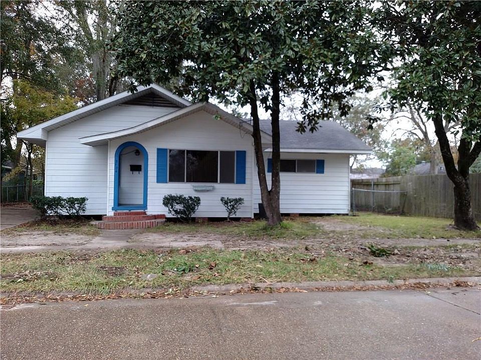 1st image of 2704 Center St