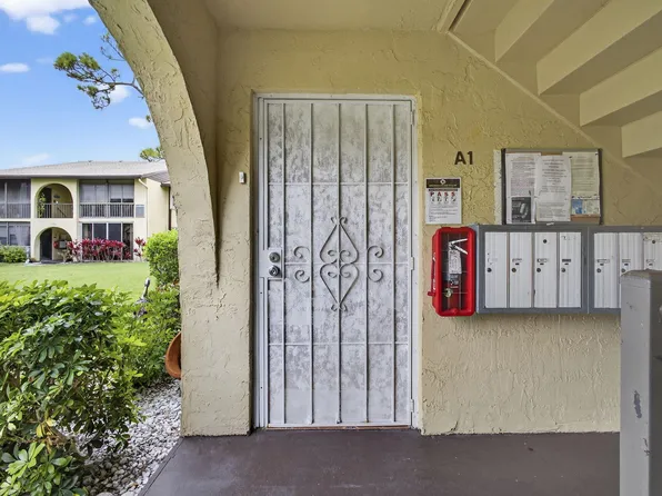 327 Pine Ridge Circle #A-1, Greenacres, FL 33463