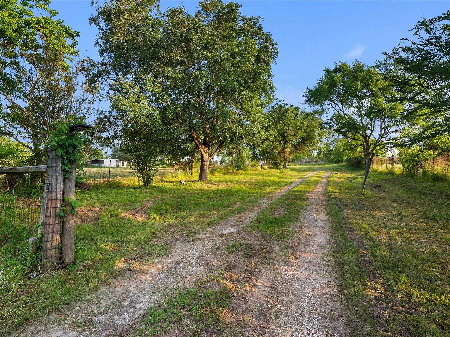 4 bed, 3.0 bath, 1852 sqft, $3,000 — Photo 3