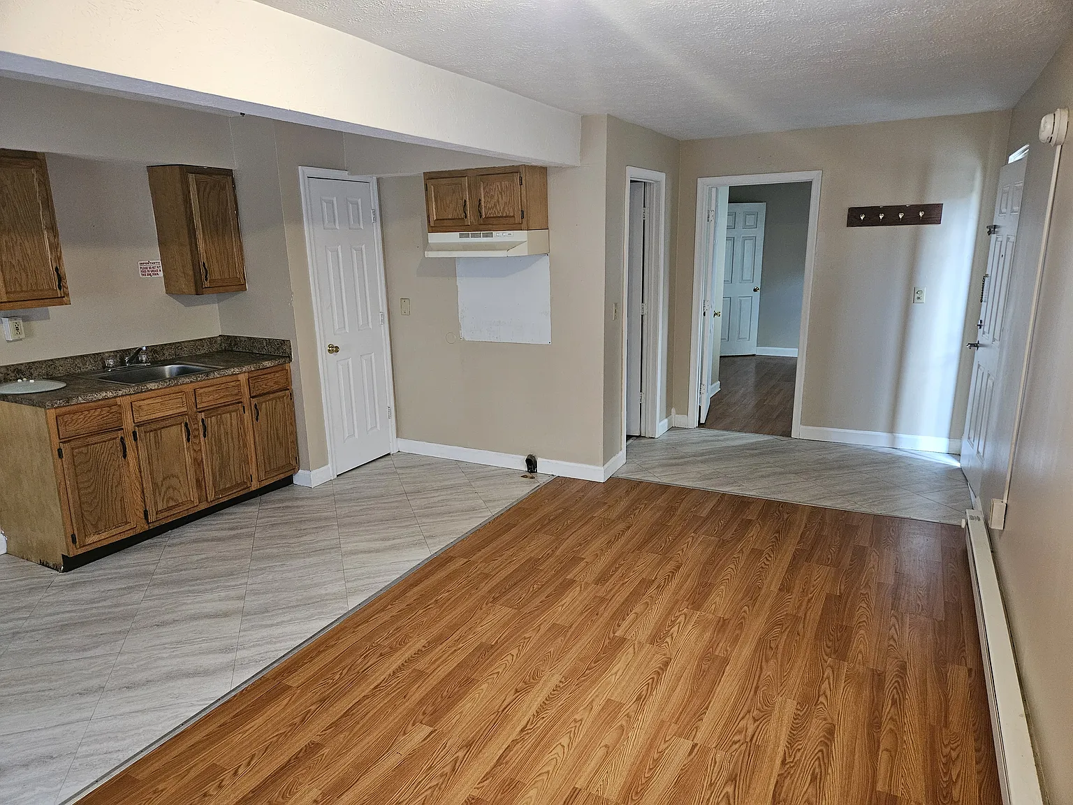 1 bed, 400 sqft, $385 — Photo 4