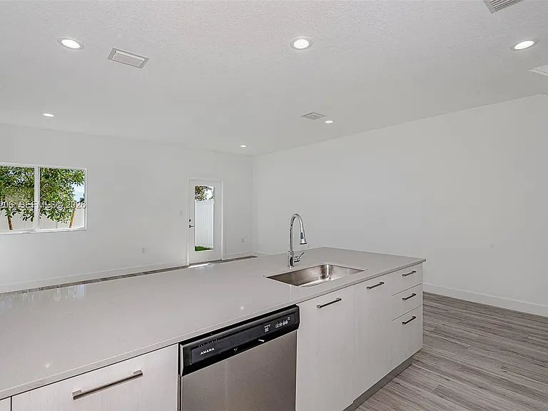 635 NW 30th Ter — Photo 13