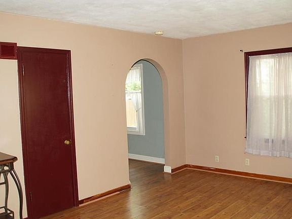 3rd image of 808 Michigan St