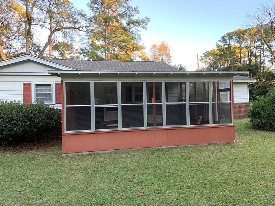 2nd image of 2304 Raymond Ave