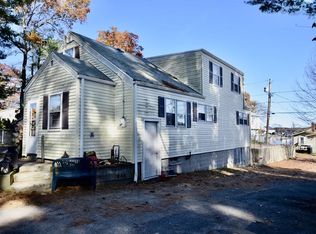 9 Point Of Pines Rd, East Freetown, MA 02717