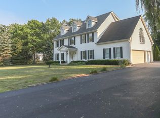 215 Juneway Ter, Lake Bluff, IL 60044