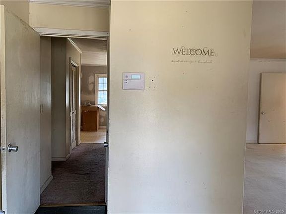 2nd image of 709 Pinehurst St