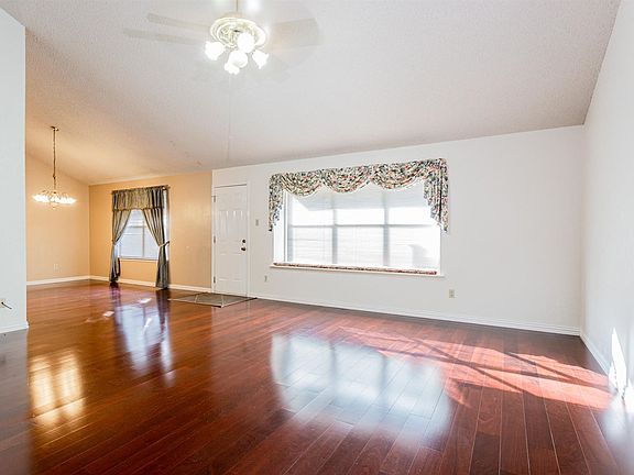 4th image of 2601 Oak Meadow Dr