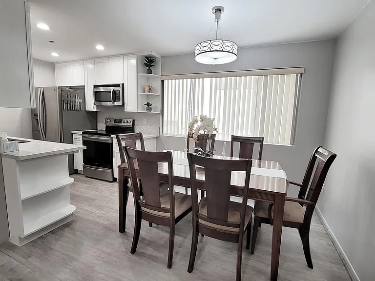 12801 Moorpark St #103 — Photo 8
