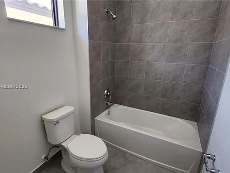 8119 NW 42nd St — Photo 25