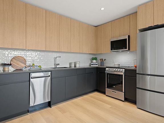 2nd image of 425 Summit Ave #2304