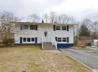 41 Fireside Ln, East Setauket, NY 11733
