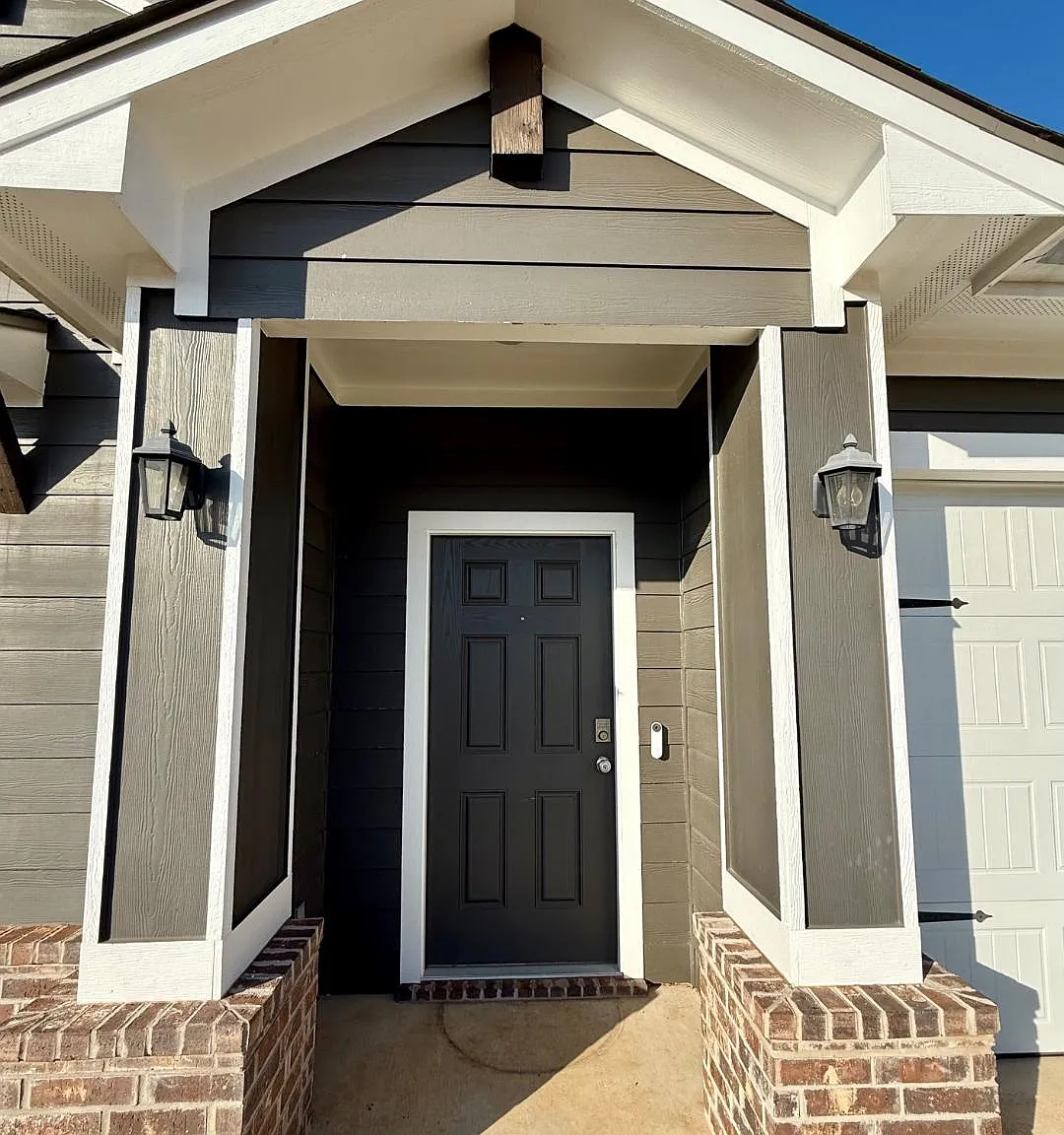 3 bed, 1402 sqft, $2,300 — Photo 2