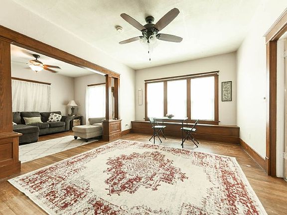 3rd image of 704 N Walnut St