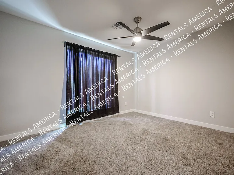 2902 W Straford Dr — Photo 22