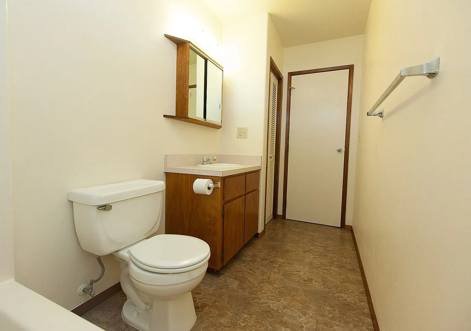 Lovely 3bd 2.5ba Home In Kurtistown — Photo 2