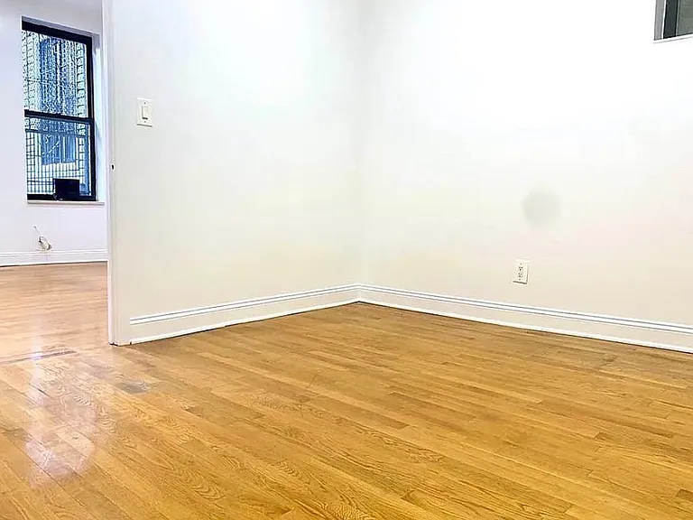 149 Leonard St #2 — Photo 4
