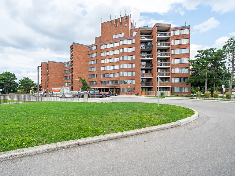 2375 The Collegeway — Photo 46